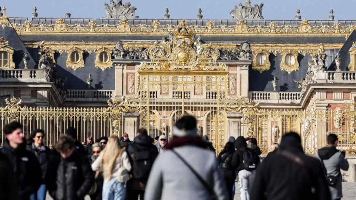 „Franciaország nem tesz eleget Ukrajnáért": bombariadó a versailles-i kastélynál